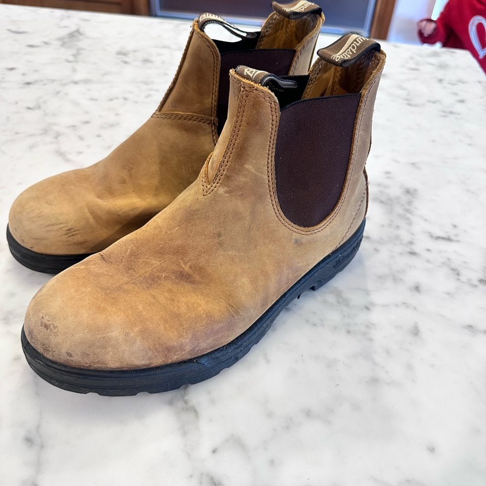 Blundstone classic tan size 7 (us 8)